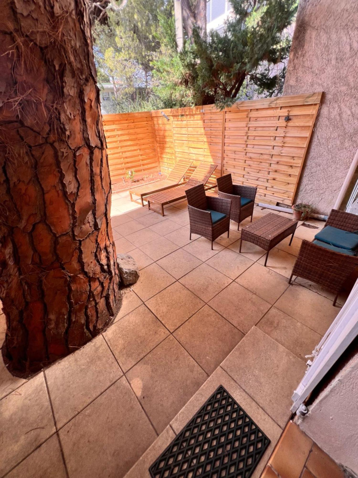 Sympathique Studio En Rez De Jardin Dans Residence Ιέρ Εξωτερικό φωτογραφία